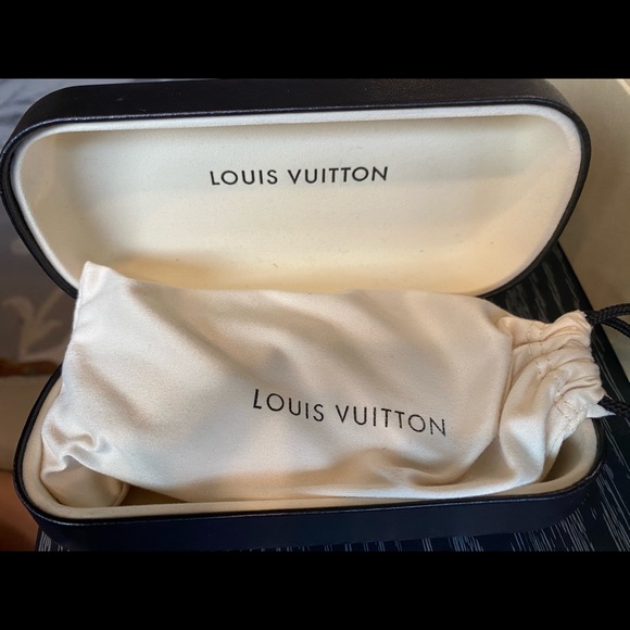Louis Vuitton Aviator Sunglasses- never worn! - Picture 7 of 7